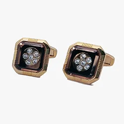 color: Square gold cufflink with rhinestones