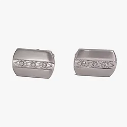 color: Silver rectangular cufflink