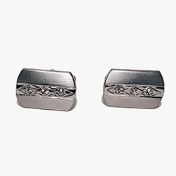 color: Silver rectangular cufflink